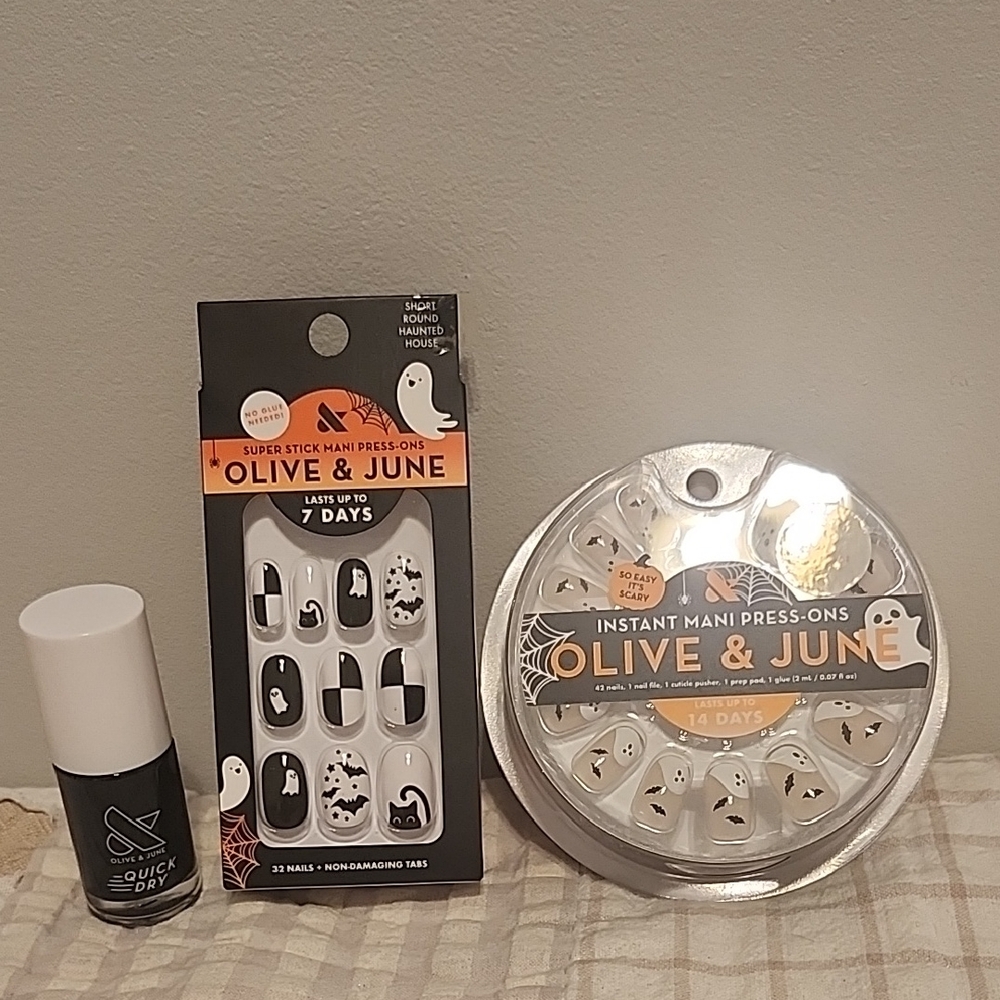 Halloween Ghost Press-On Manis Olive & June